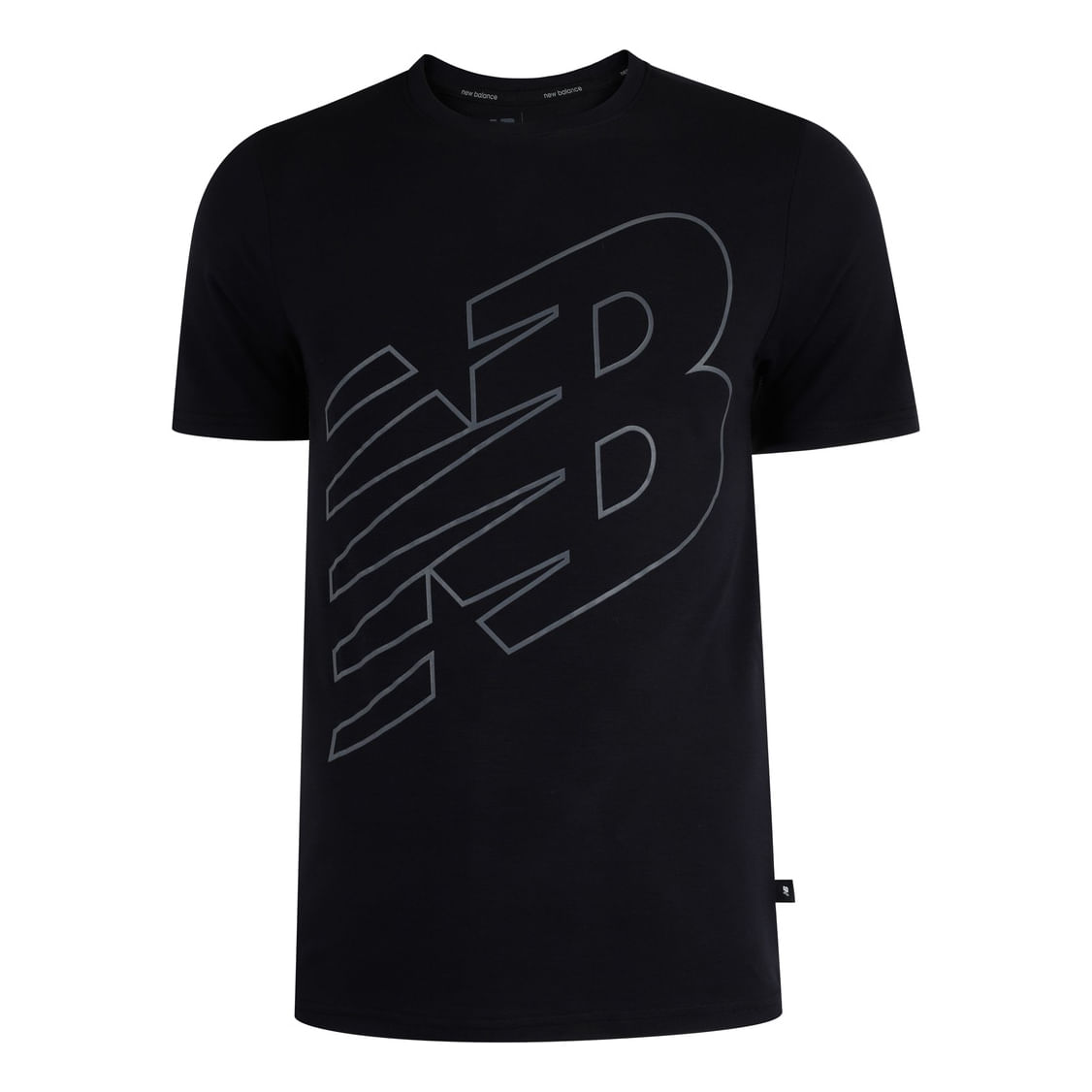 Camiseta masculina preta New Balance modelo MT51070B-BK vista frontal com logo grande e gola redonda